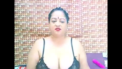 Snapshot of matureindian654u chatting on 05.21.26 matureindian654u online show from 05.21.26