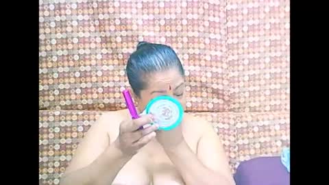 Snapshot of matureindian654u chatting on 05.27.26 matureindian654u online show from 05.27.26