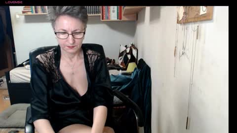 maturekate online show from 10.13.25