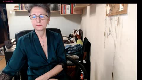 maturekate online show from 10.15.25