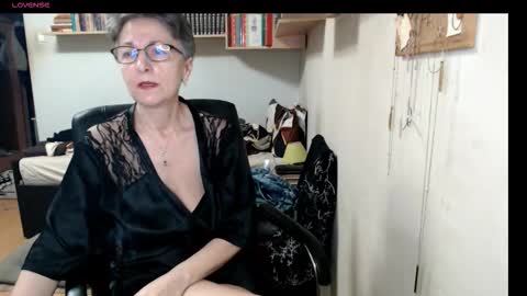 maturekate online show from 10.17.25