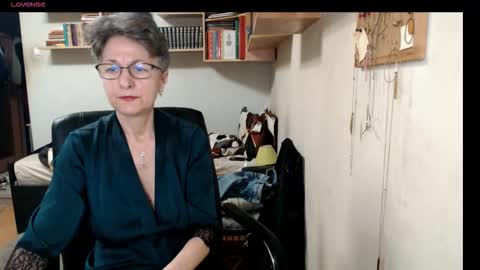 maturekate online show from 10.19.25