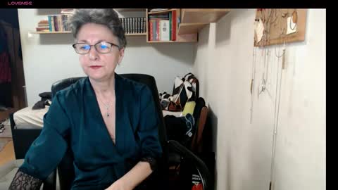 maturekate online show from 10.24.25