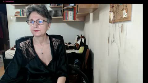 maturekate online show from 10.25.25