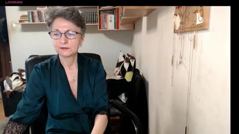 maturekate online show from 10.28.25