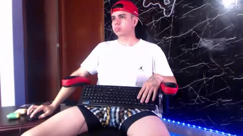 Snapshot of maty_hard chatting on 01.10.25 Matias online show from 01.10.25