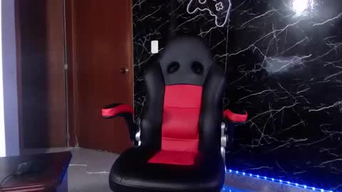 Snapshot of maty_hard chatting on 01.25.25 Matias online show from 01.25.25