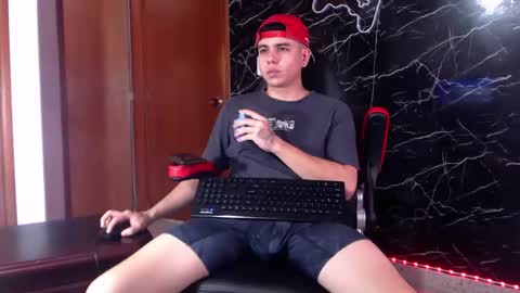 Snapshot of maty_hard chatting on 01.27.25 Matias online show from 01.27.25