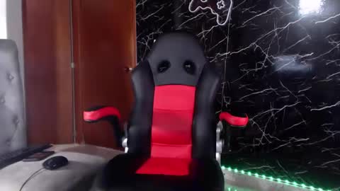 Snapshot of maty_hard chatting on 03.05.25 Matias online show from 03.05.25