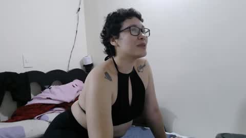 mauroluxandra online show from 05.04.26