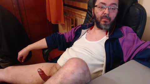 Snapshot of max818k chatting on 12.08.24 Max online show from 12.08.24