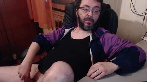 Snapshot of max818k chatting on 12.27.24 Max online show from 12.27.24