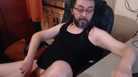 Snapshot of max818k chatting on 01.02.25 Max online show from 01.02.25