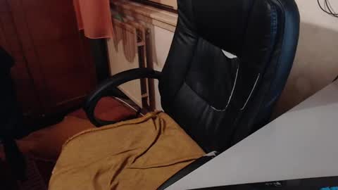 Snapshot of max818k chatting on 01.03.25 Max online show from 01.03.25