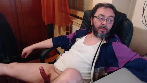 Snapshot of max818k chatting on 01.13.25 Max online show from 01.13.25