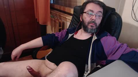 Snapshot of max818k chatting on 01.19.25 Max online show from 01.19.25