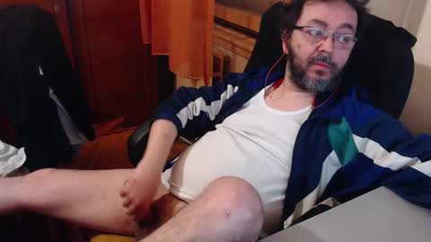 Snapshot of max818k chatting on 02.08.25 Max online show from 02.08.25