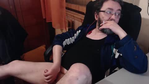 Snapshot of max818k chatting on 02.12.25 Max online show from 02.12.25