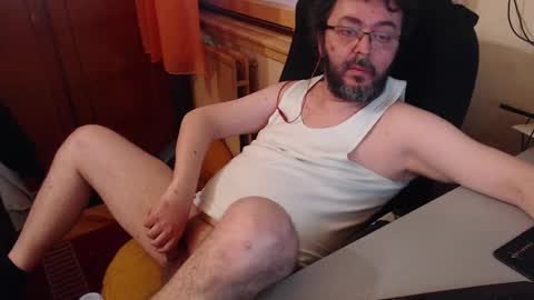 Snapshot of max818k chatting on 03.09.25 Max online show from 03.09.25