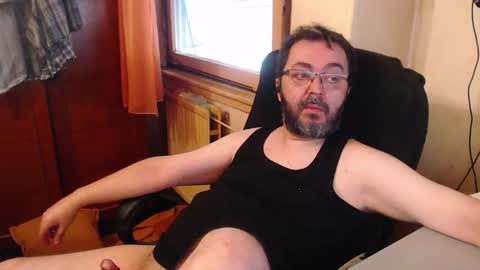 Snapshot of max818k chatting on 09.13.25 Max online show from 09.13.25