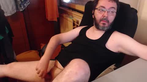 Snapshot of max818k chatting on 09.14.25 Max online show from 09.14.25