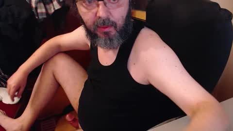 Snapshot of max818k chatting on 11.07.25 Max online show from 11.07.25