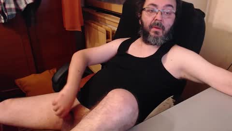 Snapshot of max818k chatting on 11.09.25 Max online show from 11.09.25