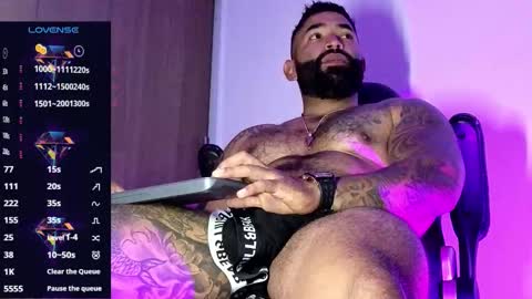 max__prada online show from 11.30.25