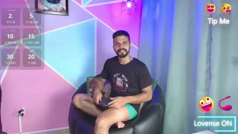 Snapshot of max_ashley_mds chatting on 11.30.25 Max Ashley online show from 11.30.25