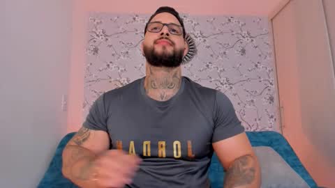 Snapshot of max_dic1 chatting on 03.05.26 max D. online show from 03.05.26