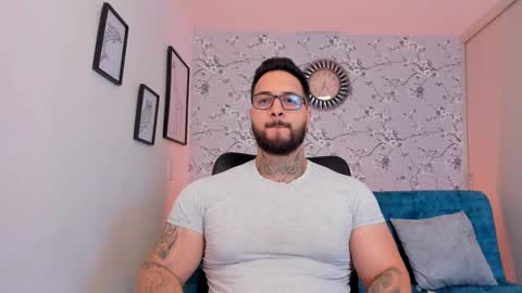 Snapshot of max_dic1 chatting on 03.10.26 max D. online show from 03.10.26