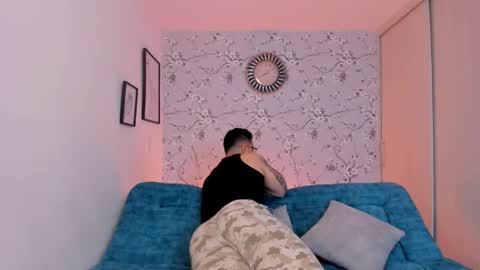 Snapshot of max_dic1 chatting on 03.25.26 max D. online show from 03.25.26