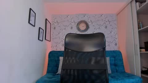 Snapshot of max_dic1 chatting on 04.15.26 max D. online show from 04.15.26