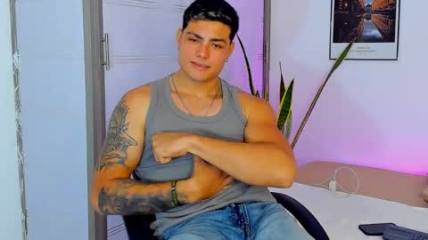Snapshot of max_miuller chatting on 10.21.25 MAX MIULLER online show from 10.21.25