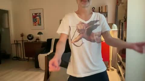 Snapshot of maxbow chatting on 12.07.24 Max Mikado online show from 12.07.24