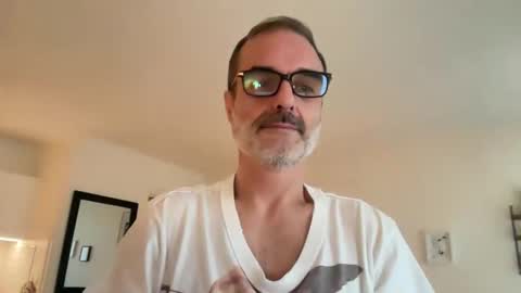 Snapshot of maxbow chatting on 01.23.25 Max Mikado online show from 01.23.25