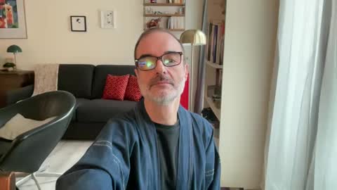 Snapshot of maxbow chatting on 01.28.25 Max Mikado online show from 01.28.25