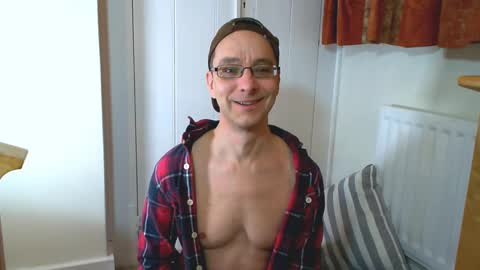 Snapshot of maxdavies chatting on 02.15.25 Max Davies online show from 02.15.25