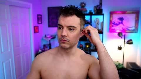 Max Hughes online show from 04.05.26