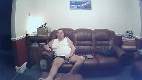 Snapshot of maxi_johnes chatting on 01.05.25 MAX online show from 01.05.25