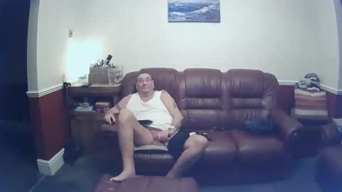 Snapshot of maxi_johnes chatting on 01.06.25 MAX online show from 01.06.25