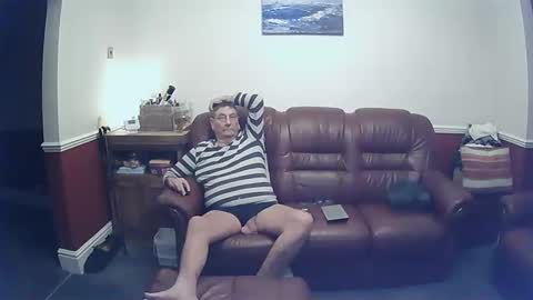 Snapshot of maxi_johnes chatting on 01.06.25 MAX online show from 01.06.25