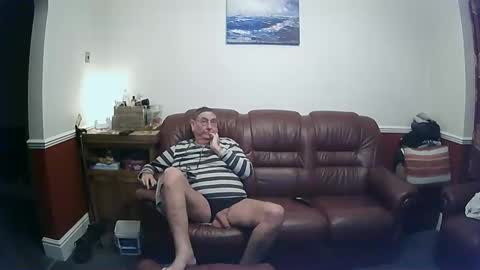 Snapshot of maxi_johnes chatting on 01.08.25 MAX online show from 01.08.25