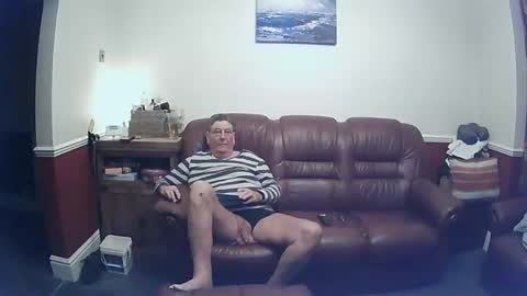 Snapshot of maxi_johnes chatting on 01.10.25 MAX online show from 01.10.25