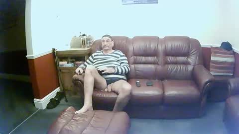 Snapshot of maxi_johnes chatting on 01.15.25 MAX online show from 01.15.25