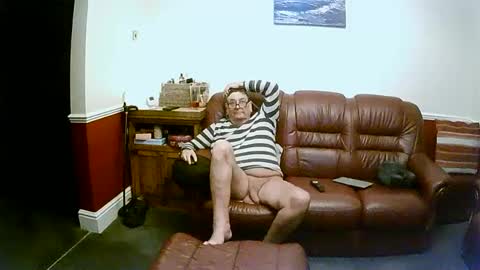 Snapshot of maxi_johnes chatting on 01.18.25 MAX online show from 01.18.25