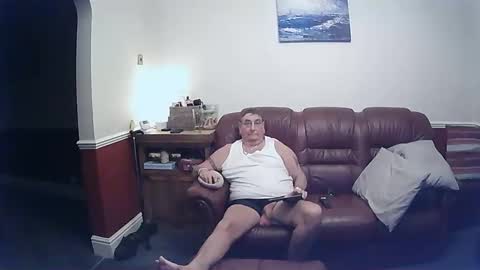 Snapshot of maxi_johnes chatting on 03.10.25 MAX online show from 03.10.25