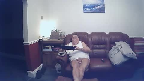 Snapshot of maxi_johnes chatting on 03.11.25 MAX online show from 03.11.25