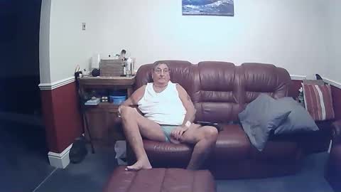 Snapshot of maxi_johnes chatting on 09.16.25 MAX online show from 09.16.25