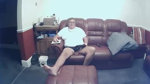 Snapshot of maxi_johnes chatting on 09.18.25 MAX online show from 09.18.25